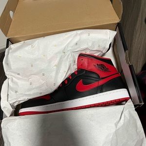 Air Jordan Mid 1